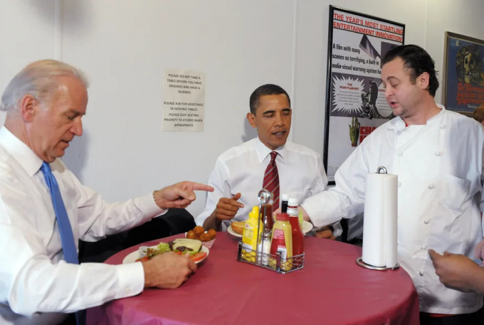 Biden and Barack Obama visit Ray’s Hell Burger in Arlington, Virginia, in 2009. Photo: Vox