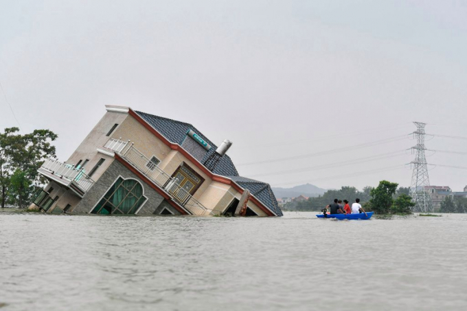 Lũ lụt nhấn chìm nhiều làng mạc ở gần khu vực hồ Bà Dương, tỉnh Giang Tây hồi trung tuần tháng 7/2020. Ảnh: Fortune