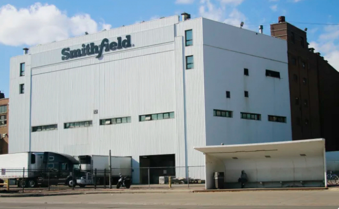 The Smithfield pork processing plant in Sioux Falls, S.D. Photo: Stephen Groves/AP