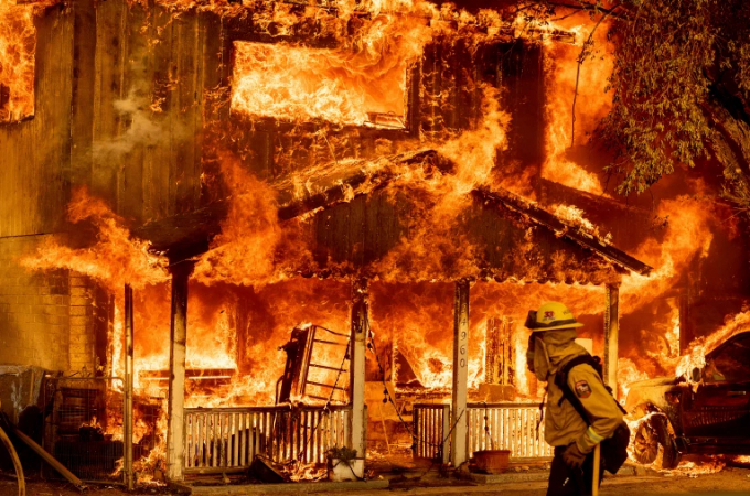 Fires broke out along a high voltage power corridor connecting Oregon’s power grid with California’s. Photo: AP