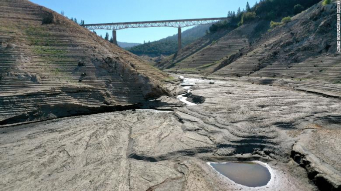 In an aerial view, low water levels are visible at Lake Oroville on July 22, 2021, in Oroville, California. As the extreme drought emergency continues in California, thieves are making off with billions of gallons of water, tapping into fire hydrants, rivers, and even small family homes and farms. Photo: CNN