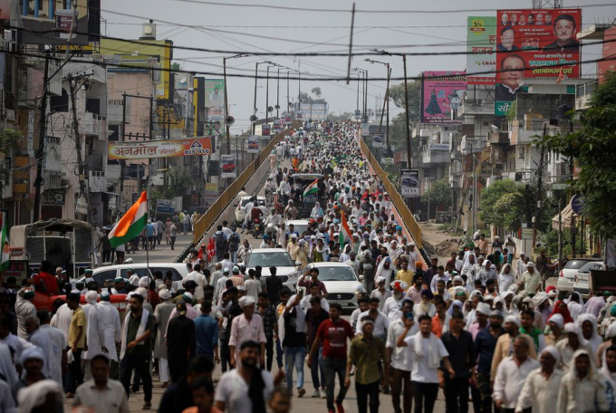 Hơn 250.000 nông dân Ấn Độ đã tụ tập tại quận Muzaffarnagar thuộc bang Uttar Pradesh phía bắc đất nước hôm Chủ nhật biểu tình phản đối chính sách cải cách nông nghiệp của Thủ tướng Narendra Modi. Ảnh: Reuters