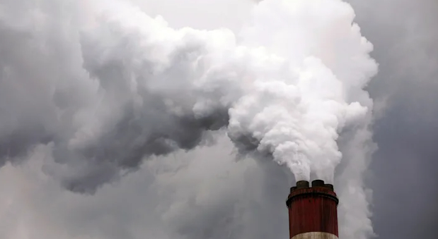 Toxic vapor pours from a chimney at a power plant in Belchatow, Poland. Photo: Getty Images
