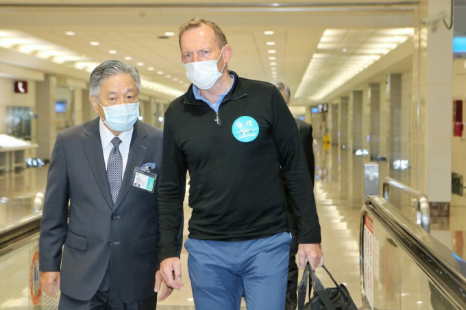 Cựu Thủ tướng Úc Tony Abbot (ảnh phải) bất ngờ đến thăm Đài Loan vào cuối tuần trước. Ảnh: CNA