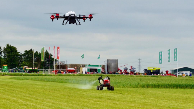 Drones can be programmed to spray pesticides more accurately. /Auto Spray Systems. Photo: CGTN