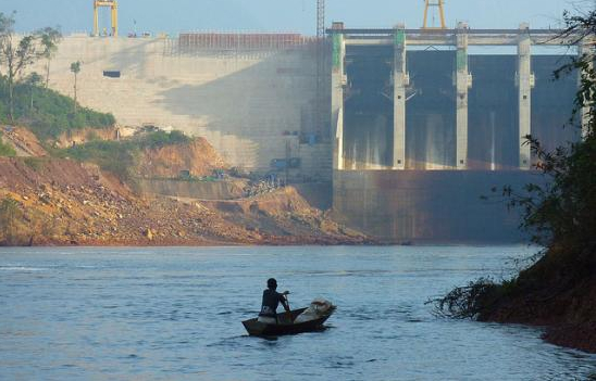 Hàng trăm ngàn ngư dân dọc theo đôi bờ sông Mekong đã bị mất sinh kế đánh bắt thủy hải sản vì các dự án đập thủy điện mọc lên nhiều năm qua. Ảnh: worldfishcenter