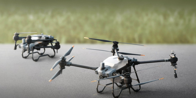 Hai chiếc flycam thế hệ mới nhất của gã khổng lồ công nghệ DJI. Ảnh: Getty