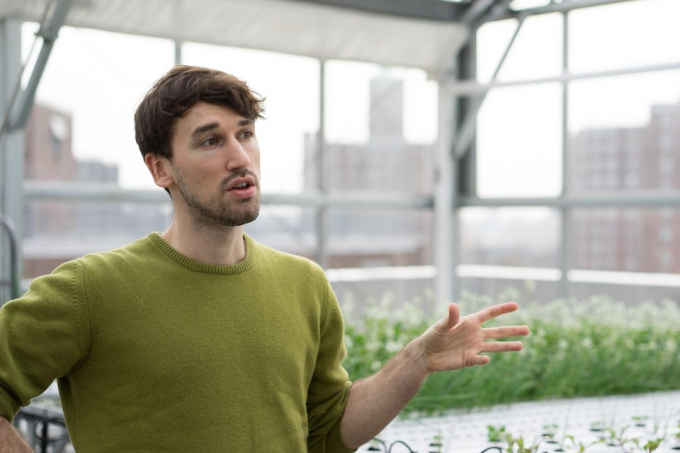 Henry Gordon-Smith speaking at a CEA facility. Photo: Agritecture