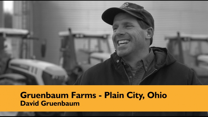 Nông dân Dave Gruenbaum ở bang Ohio đã tăng diện tích trồng cây che phủ của mình lên 1.700 mẫu trong hai năm qua cho biết rất ngạc nhiên về cách đất đang thay đổi và khả năng chịu hạn cũng tốt hơn. Ảnh: RT