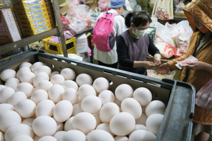 Giá trứng gia cầm tại Đài Loan đang cao bất thường do khan hiếm nguồn cung. Ảnh: CNA 