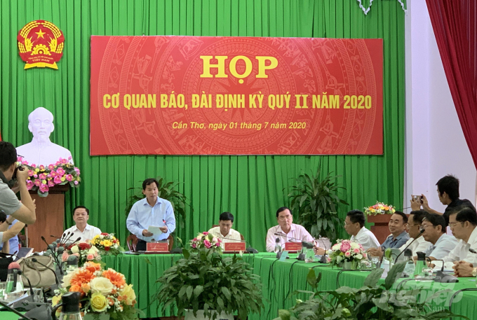 Chủ tịch UBND TP Cần Thơ tại buổi họp báo thường kỳ qúi II-2020. Ảnh: HĐ.