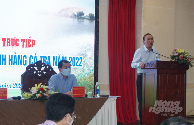 Deputy Minister Phung Duc Tien chaired an online conference and directly implemented the plan to develop the pangasius industry in 2022 with key farming areas in the Mekong Delta provinces. Photo: HD.