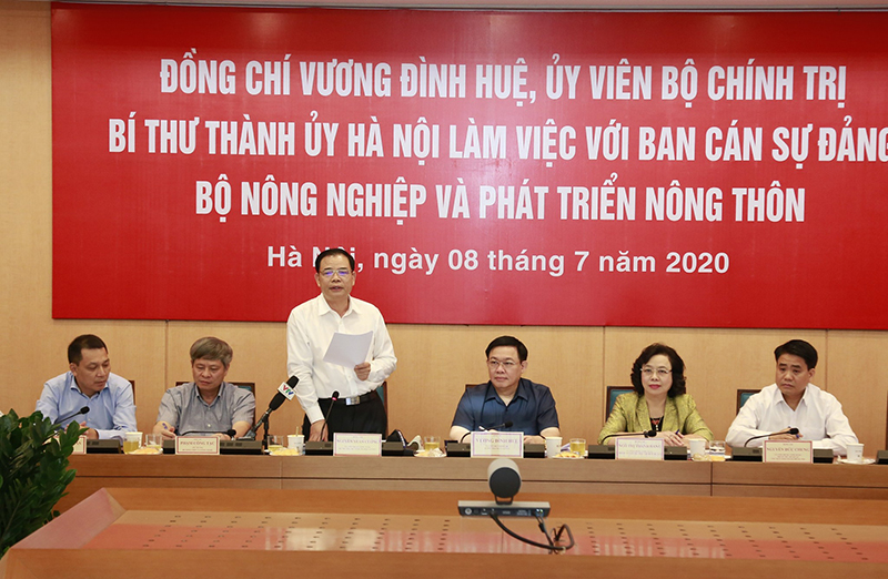 Bộ trưởng Nguyễn Xuân Cường phát biểu trước buổi họp. Ảnh: Thanh Hải.