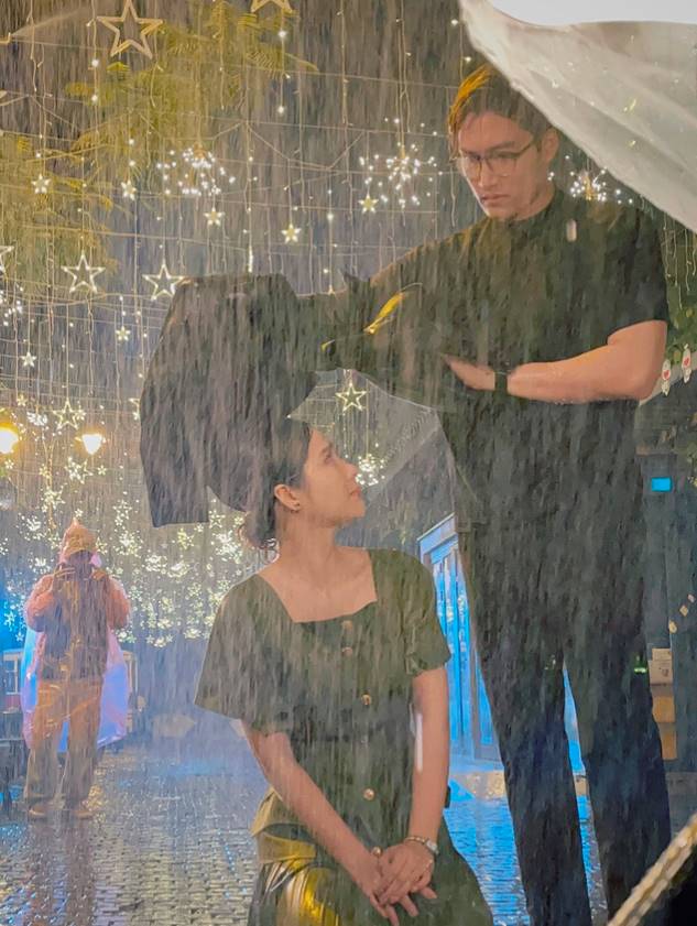 Hình ảnh lãng mạn của cặp đôi Duy - Trang trong phim Thương ngày nắng về