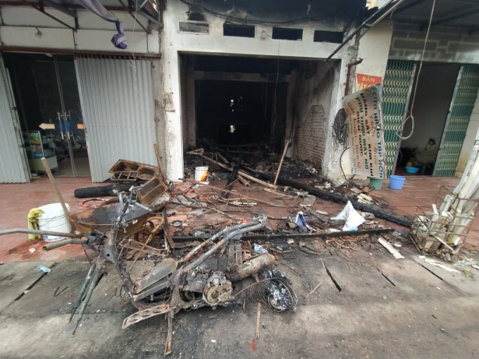 Không còn lại gì sau vụ cháy kinh hoàng. Ảnh: Nguyễn Long.