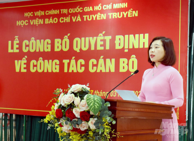 Bà Nguyễn Thị Trường Giang phát biểu cảm ơn, nhận nhiệm vụ. Ảnh: Văn Hùng.