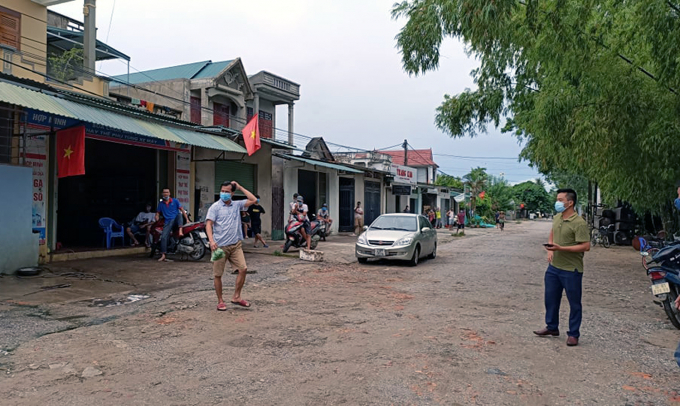 Khu dân cư gồm 309 hộ dân của phường Quảng Vinh, thành phố Sầm Sơn, tỉnh Thanh Hóa bị phong tỏa vì có người nghi nhiễm Covid-19. Ảnh: TT.