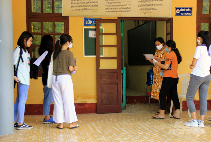 Ngày thi tốt nghiệp trung học phổ thông năm 2020 đầu tiên tại tỉnh Thanh Hóa diễn ra an toàn, đúng quy chế. Ảnh: Võ Dũng.