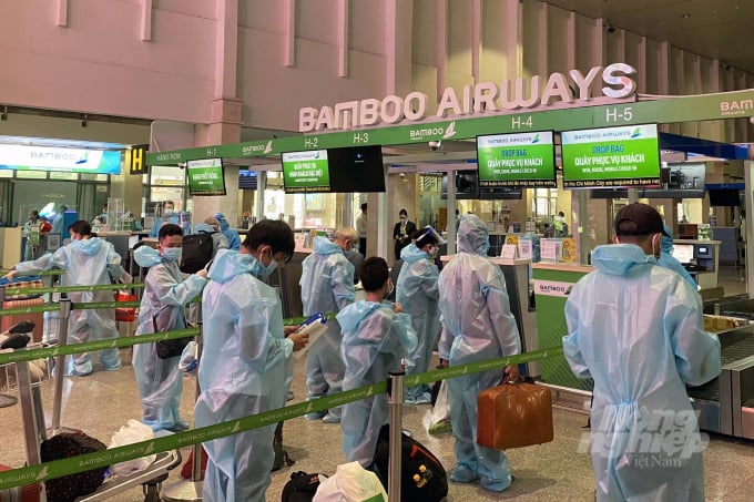 189 công dân tỉnh Thanh Hóa xuất phát từ Sân bay Tân Sơn Nhất (TP. Hồ Chí Minh) đã về đến Cảng hàng không Thọ Xuân Thah Hóa. Ảnh: VK.