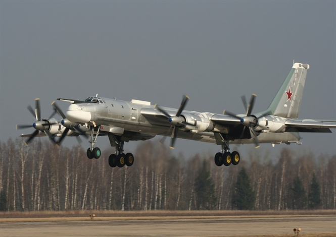 13-57-43_tupolev_tu95_ber_bomber