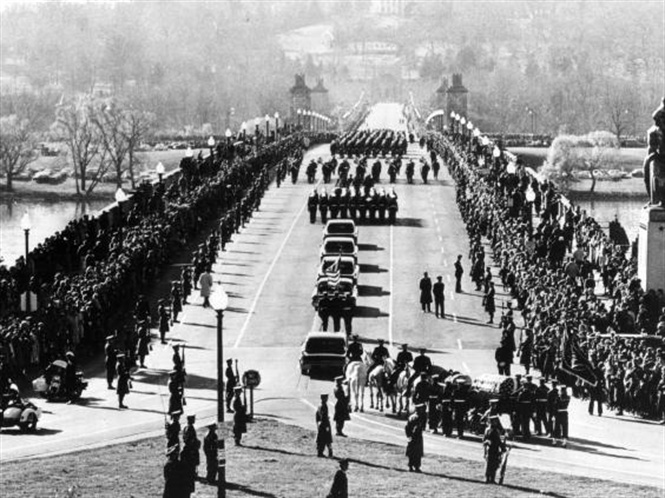 10-38-32_jfk-funerl