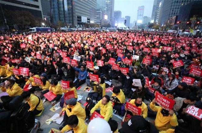 18-28-00_fourth-week-of-mss-protests-in-seoul-seek-president-prk-geun-hyes-resigntion