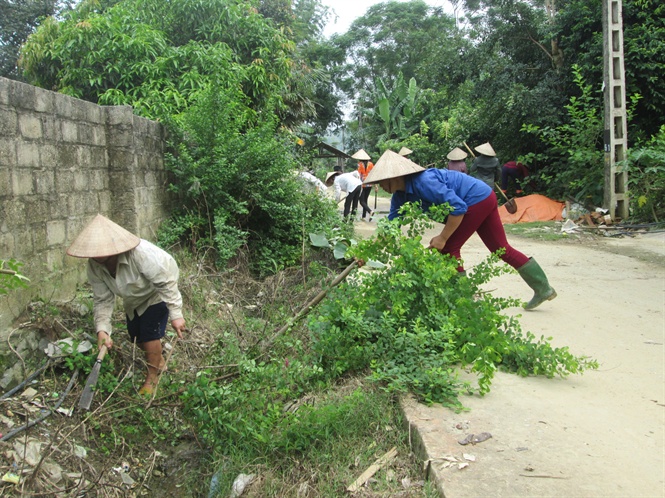 09-46-45_hoi-vien-phu-nu-huyen-luc-yen-tich-cuc-huong-ung-vcd-xy-dung-gi-dinh-5-khong-3-sch