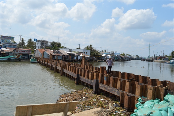 17-12-34_2-dp-ngn-song-tren-tuyen-kenh-rch-gi-long-xuyen-mot-trong-2-cong-trinh-khn-cp-duoc-ubnd-tinh-kien-ging-chi-do-trien-khi-de-ngn-mn-tiep-tuc-ln-su-vo-noi-dong