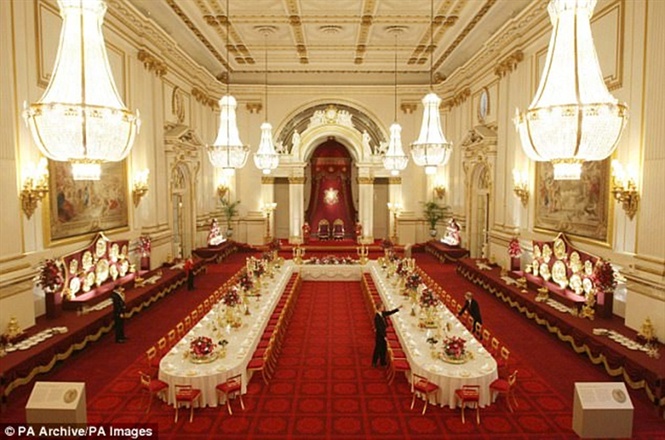 Choáng ngợp vẻ đẹp cung điện Buckingham Hoàng gia Anh