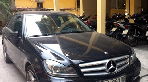 Có 3 chiếc xe nhãn hiệu Mercedes của các đối tượng ở Công ty Khải Thái bị thu giữ