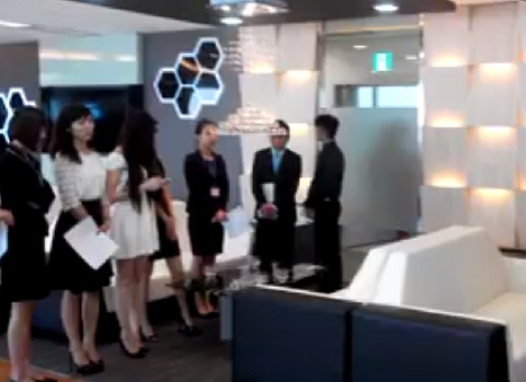 Các nhân viên có mặt tại trụ sở Công ty Khải Thái ở tòa nhà Lotte