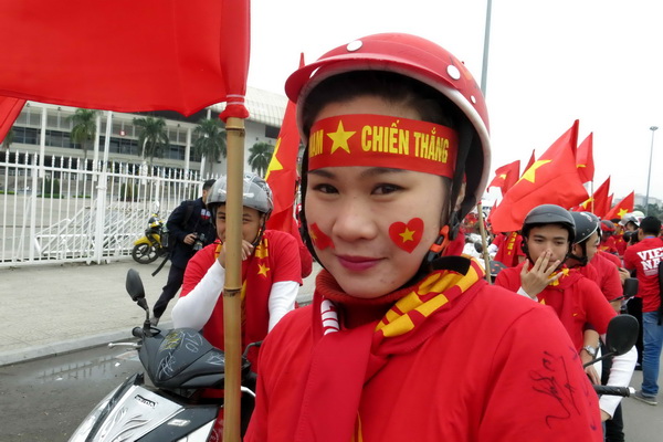Bộ đồng phục rực lửa của các thành viên hội CĐV Việt Nam