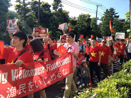 Tuần hành ở Tokyo phản đối giàn khoan Trung Quốc