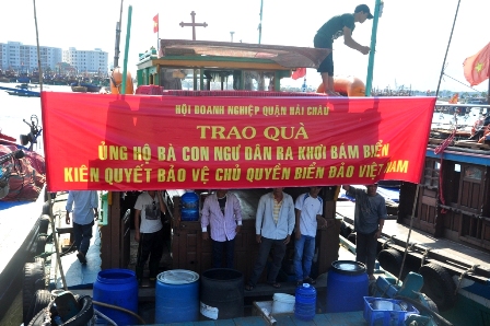 Các tàu cá công suất lớn của ngư dân Đà Nẵng chuẩn bị vươn khơi bám biển dài ngày