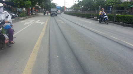 Tuyến đường từ Hà Nội về Hải Phòng hạn chế các phương tiện quá tải mà đường vẫn lún trầm trọng
