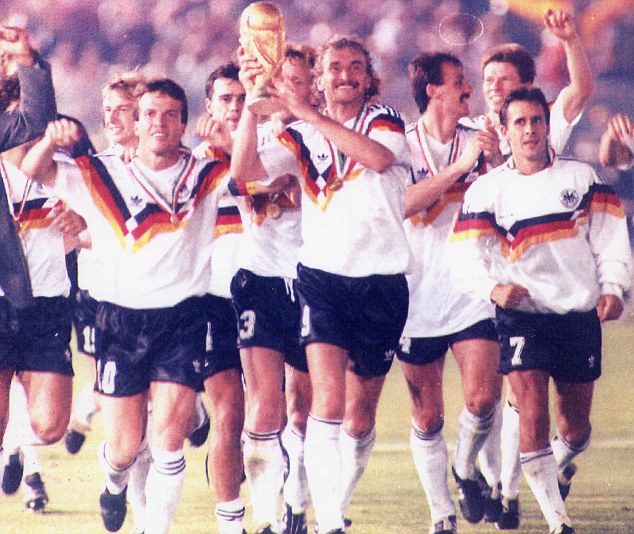Người Đức ăn mừng chức vô địch World Cup năm 1990