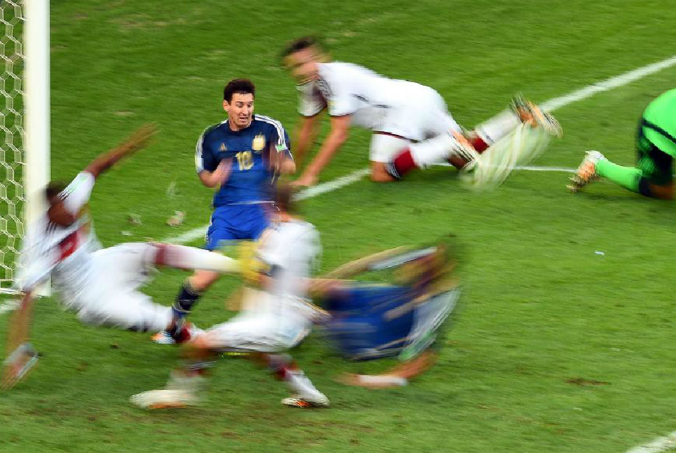 Argentina gây  bất ngờ cho Đức ở những phút đầu trận.