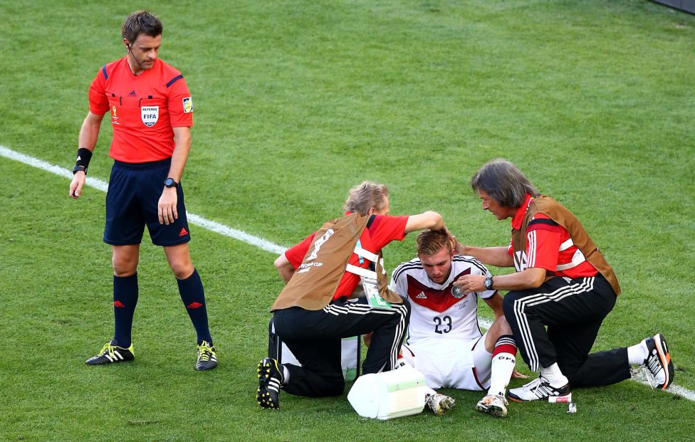 Argentina gây  bất ngờ cho Đức ở những phút đầu trận.