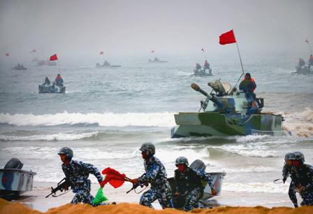 Quân đội Trung Quốc trong một cuộc diễn tập đổ bộ. Ảnh: EpochTimes