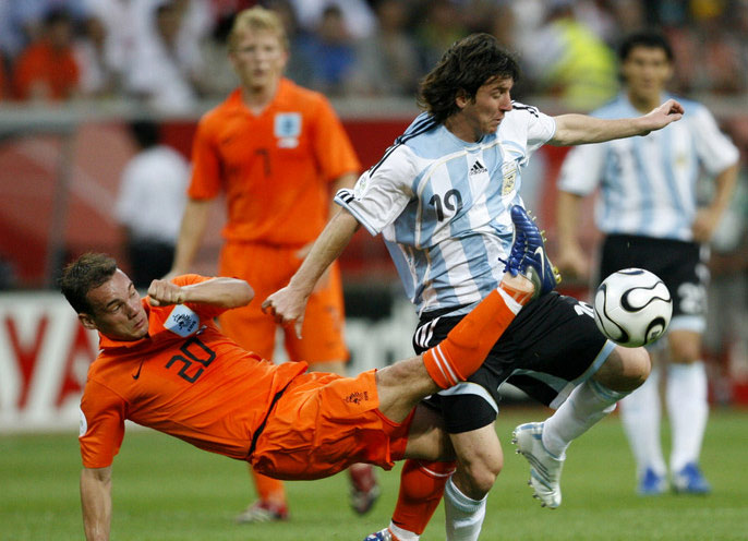 Messi tái ngộ Sneijder kể từ trận hòa 0-0 giữa Argentina-Hà Lan ở World Cup 2006