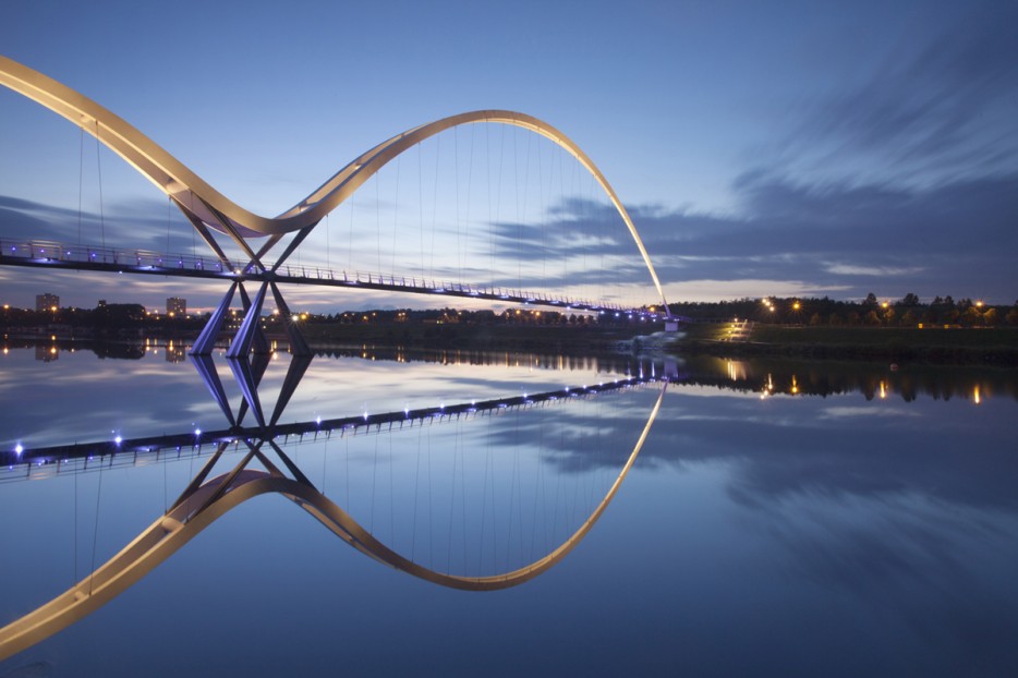 Cầu Infinity, nước Anh