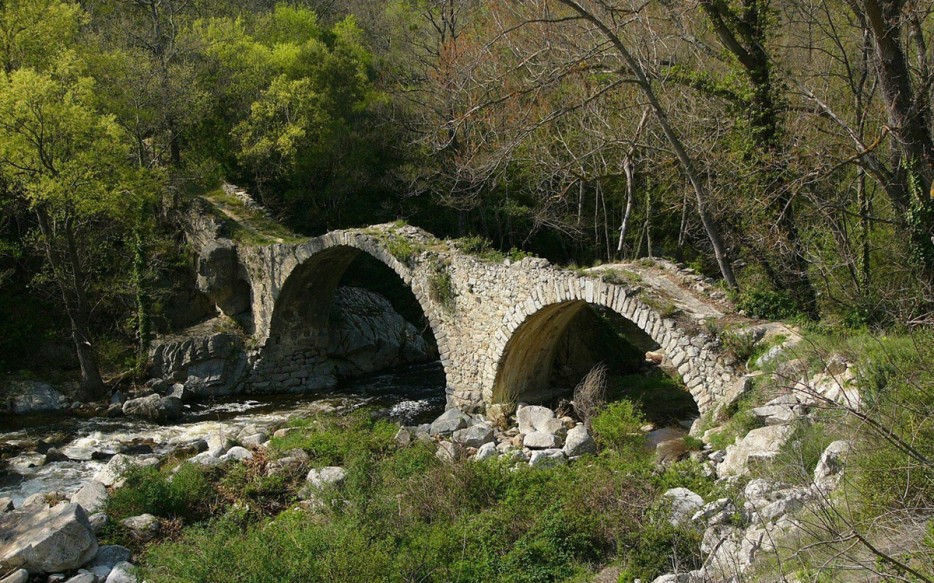 Cây cầu cổ, miền nam nước Pháp