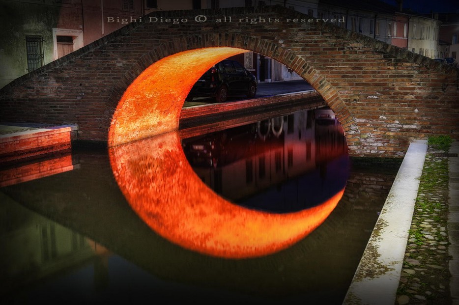 Cầu mặt trăng tại tỉnh Ferrara, Ý