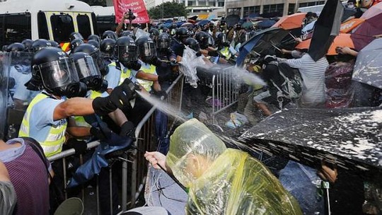 Hồng Kông xoa dịu người biểu tình