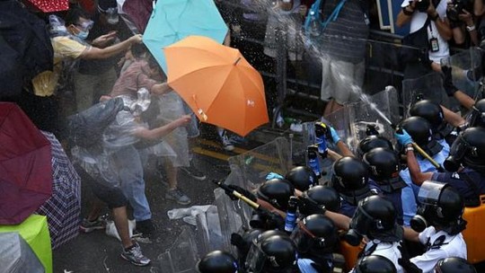 Hồng Kông xoa dịu người biểu tình