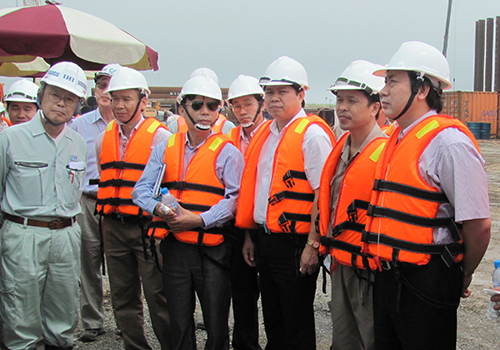 Thứ trưởng Bộ GTVT Nguyễn Hồng Trường cũng luôn theo sát dự án, kịp thời tháo gỡ những vướng mắc nảy sinh trong quá trình thi công   