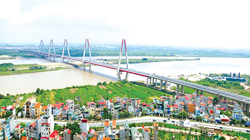 Cầu Nhật Tân không chỉ là cây cầu nối hai bờ Bắc, Nam của sông Hồng, mà còn là cây cầu gắn kết công nghệ Việt Nam và Nhật Bản. Nó thể hiện sự quyết tâm, tinh thần làm việc không ngừng nghỉ của đội ngũ kỹ sư Việt Nam và Nhật Bản. Ông Tojuro Nishi, giám đốc dự án Công ty IHI Infrastructure Systems Co.Ltd (thi công gói thầu số 1 của dự án) xúc động: 
