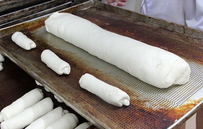 Bánh mì nặng gần 2 kg giá 70.000 đồng ở Sài Gòn 