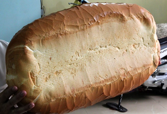 Bánh mì nặng gần 2 kg giá 70.000 đồng ở Sài Gòn 