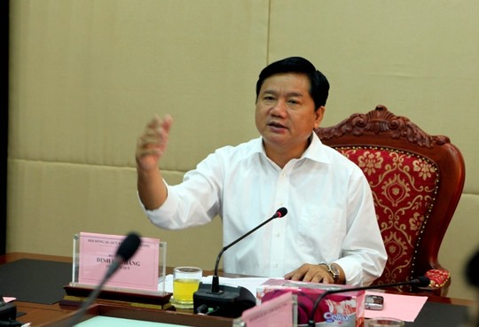 Chủ trì cuộc họp, Bộ trưởng Bộ GTVT Đinh La Thăng, Chủ tịch Hội đồng Quỹ Bảo trì trung ương, cho biết sẽ kiến nghị Chính phủ dừng thu phí bảo trì đường bộ với xe máy